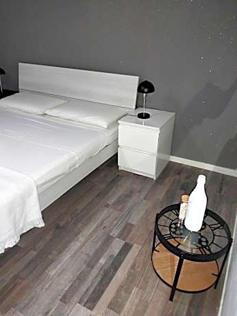 Basic Triple Room with Shared Bathroom