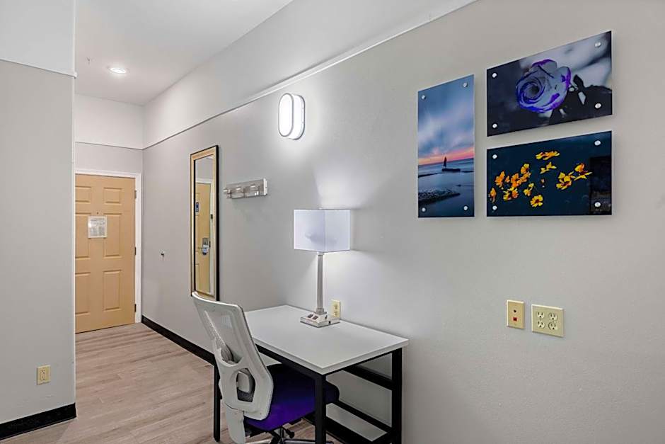 La Quinta Inn & Suites by Wyndham Raymondville