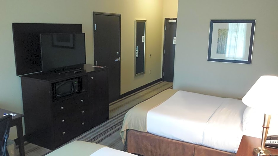 Holiday Inn Express & Suites Nevada