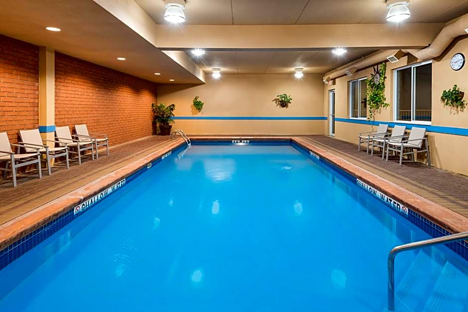 Best Western Plus 1000 Islands Hotel & Suites