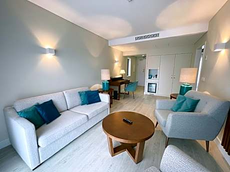 Premium Suite Terrace, 2 Bedroom Suite, Bedroom 1: 1 Queen, Bedroom 2: 1 Queen, Sofa bed