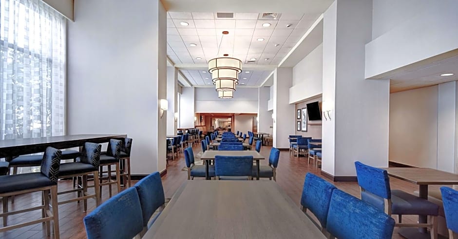 Hampton Inn & Suites Alexandria Old Town Area South