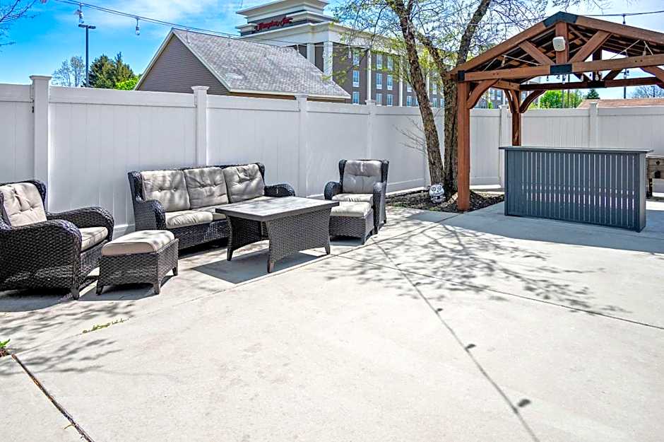 White Pine Inn & Suites