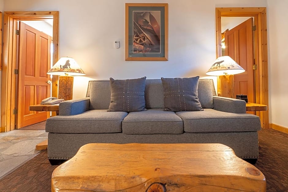 Red Wolf Lakeside Lodge