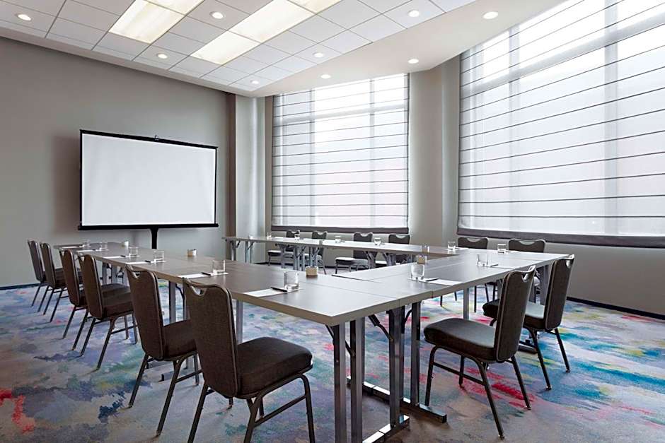 The Lofton Hotel Minneapolis, Tapestry Collection by Hilton