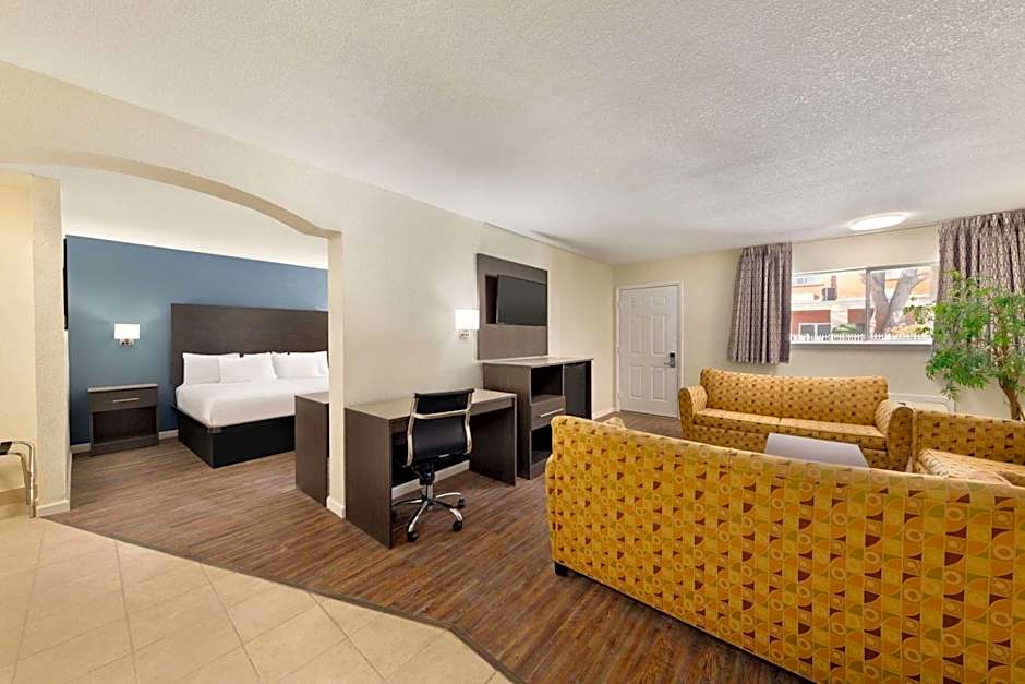 Days Inn by Wyndham Lawton