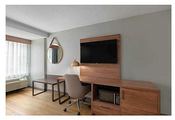 La Quinta Inn & Suites by Wyndham Knoxville Central Papermill