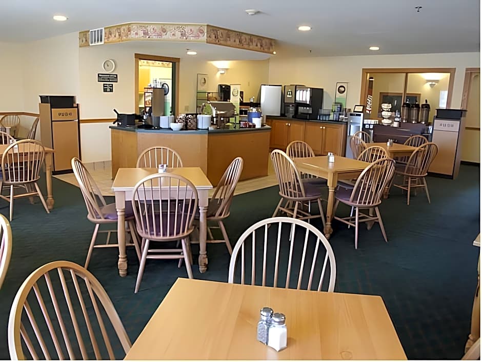Country Inn & Suites by Radisson, Mason City, IA