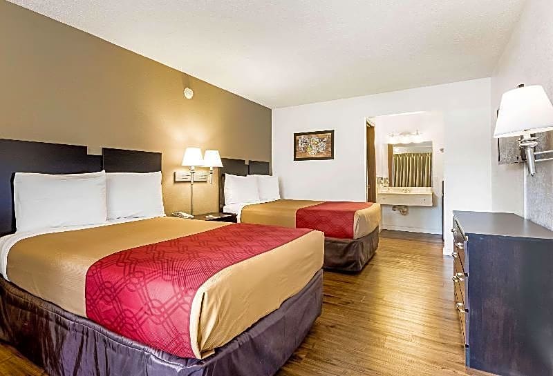 Econo Lodge Airport I-35 North