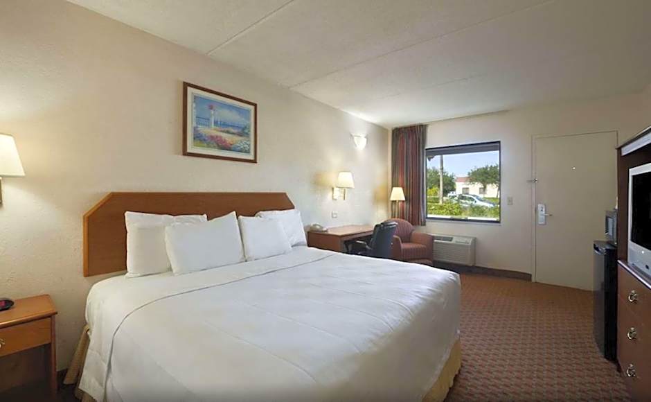 Super 8 by Wyndham North Palm Beach