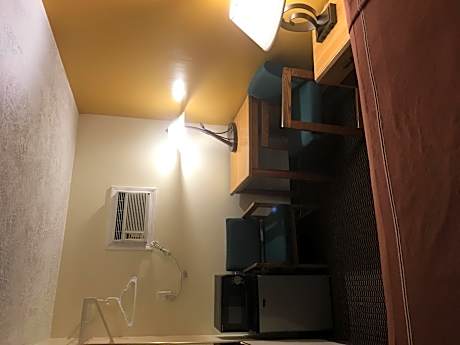 1 Queen Bed - Non-Smoking