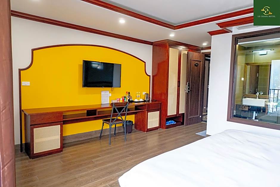 Photo 1 of 20 of 1 King Bed, Balcony