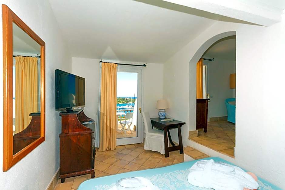 Photo 1 of 6 of Junior Suite, Sea View