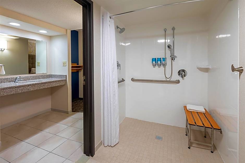 Drury Inn & Suites St. Louis Airport