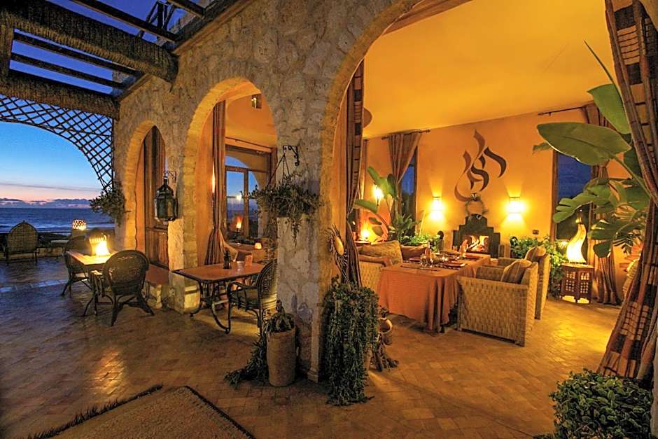 Dar Danse, the Bubble on the Beach