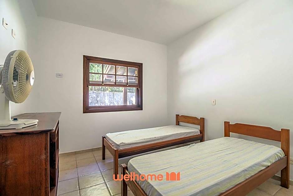 Casa em Ubatuba com área gourmet e acesso a rio