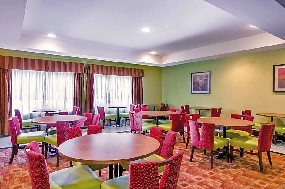 La Quinta Inn & Suites by Wyndham Union City
