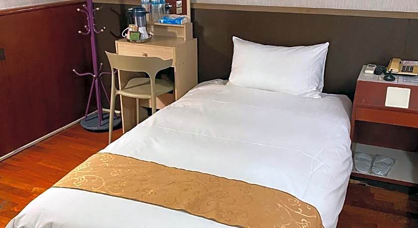 Gene Long Haiy Att Hotel