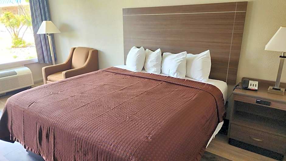 Days Inn by Wyndham Seguin TX