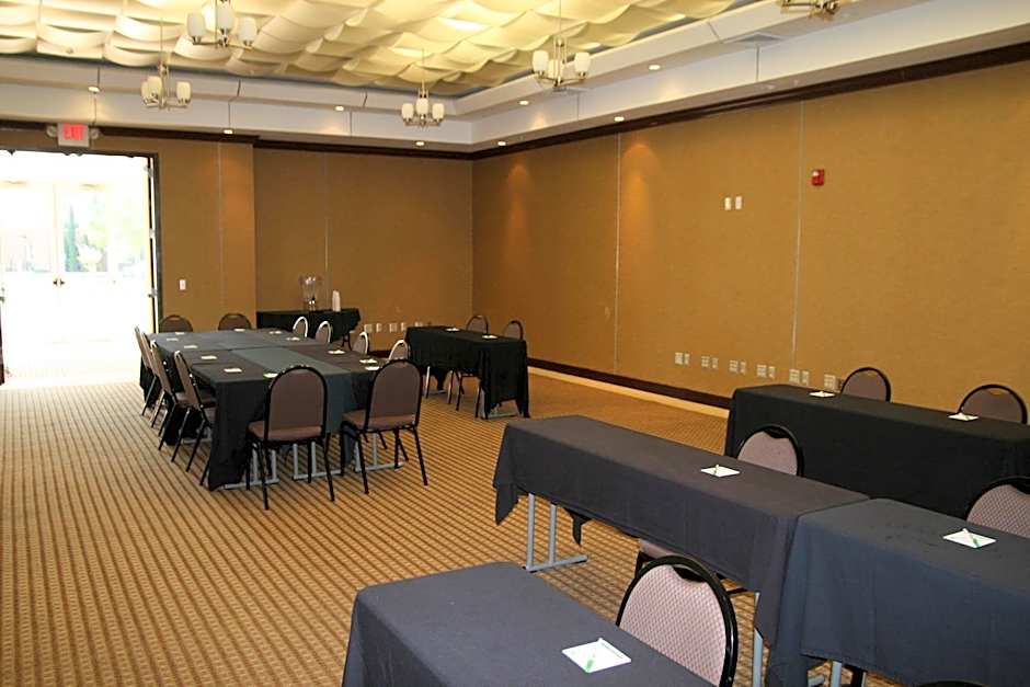 Holiday Inn Macon North By IHG