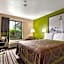 Super 8 by Wyndham Germantown/Milwaukee