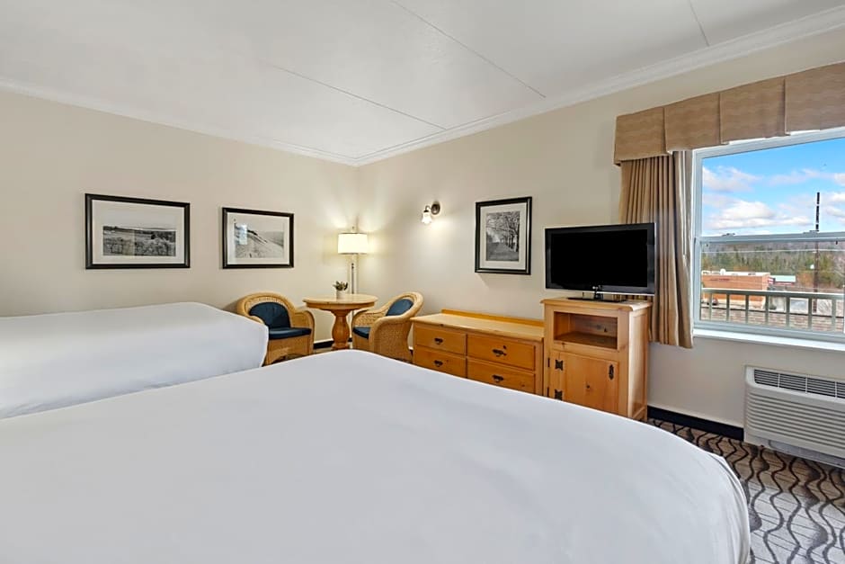 Cherry Tree Inn & Suites