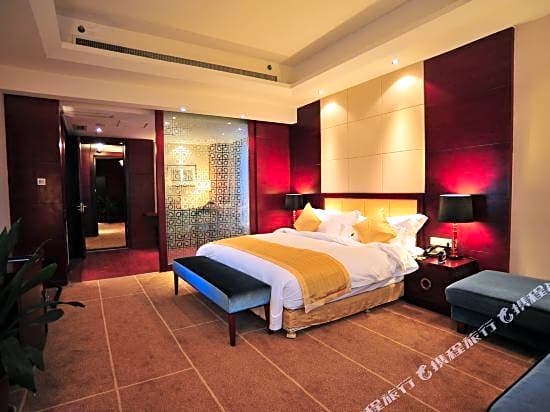 Kolam Gloria Plaza Hotel