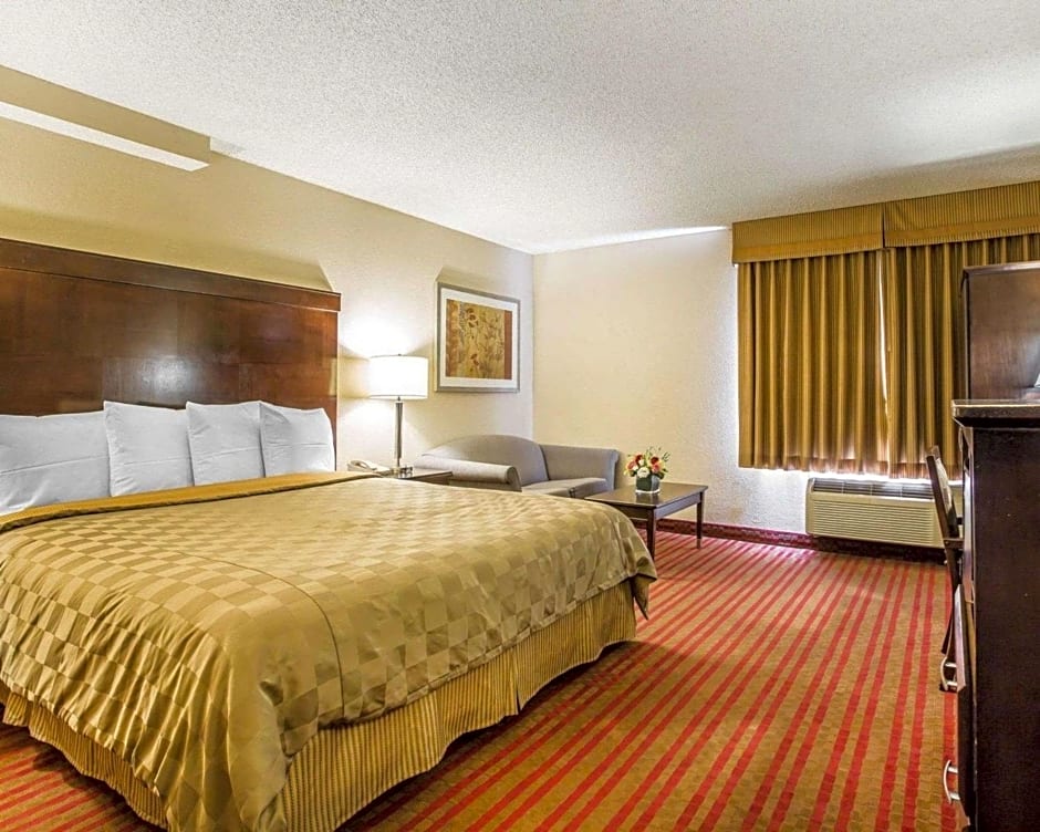 Rodeway Inn and Suites Bakersfield