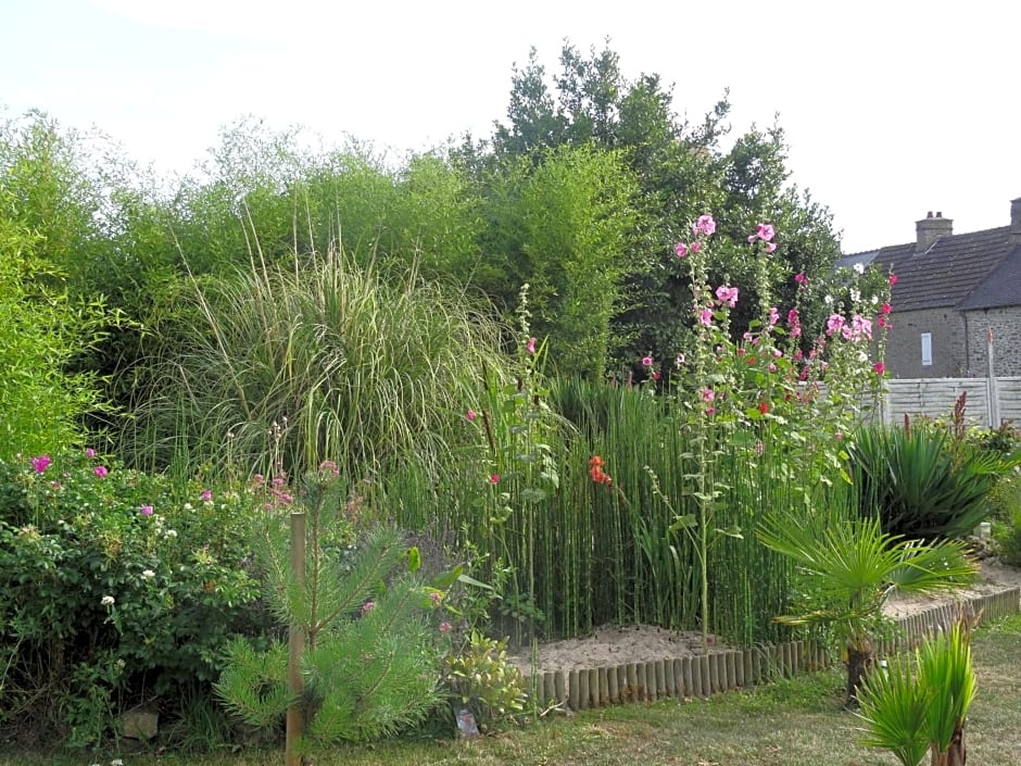 Studio "LA MEDINA", PISCINE jusqu'au 15 septembre, JARDIN BOTANIQUE, COMMERCES &MER