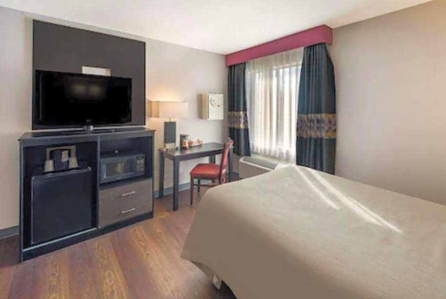 Quality Inn & Suites Cincinnati I-275