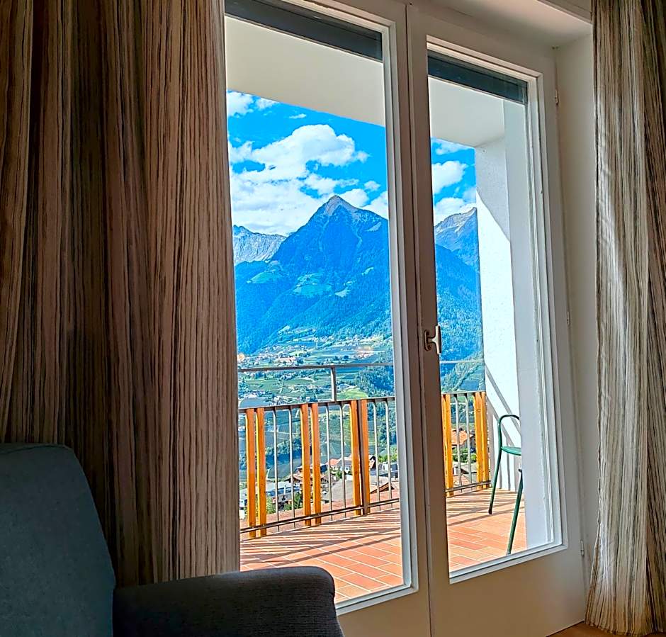 Schenna Garni Eden Bed & Breakfast