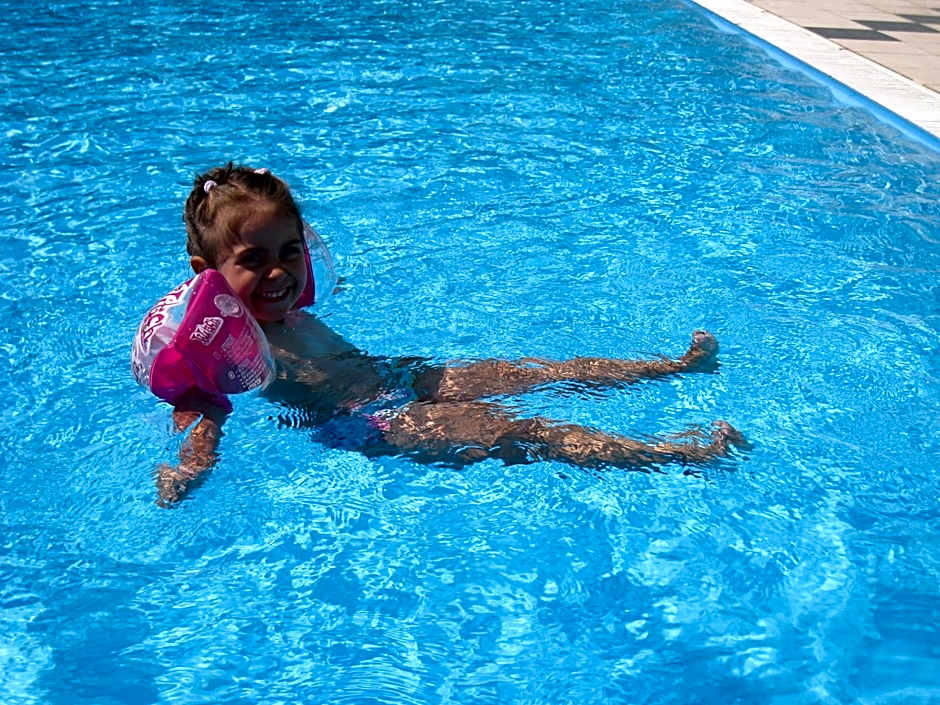 Hotel Boomerang - Check-in & Meals in front at hotel Sporting