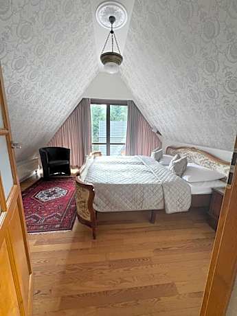 Deluxe Suite with 2 bedrooms, 2 bathrooms and living room