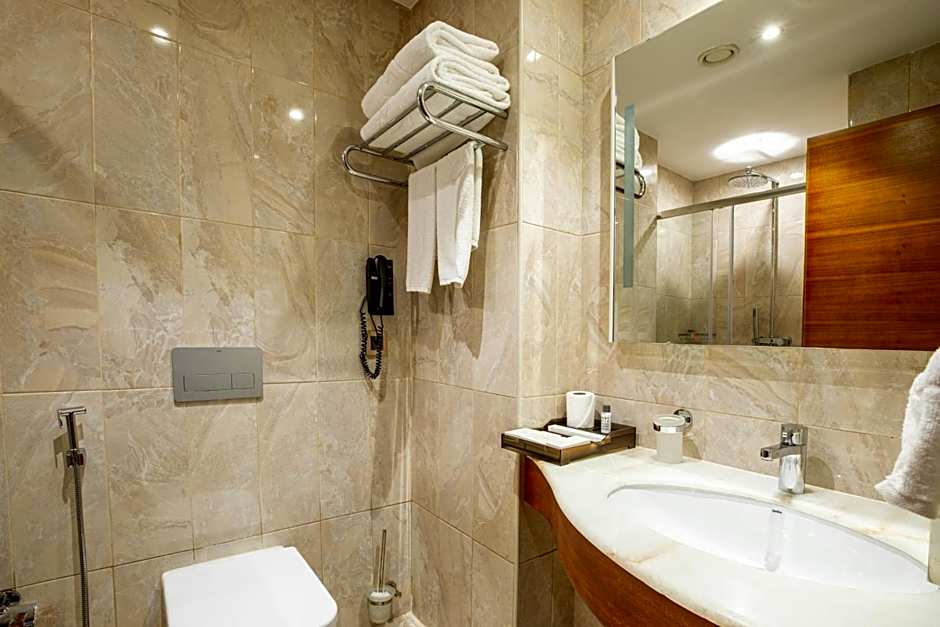 Golden Tulip Canaan Kampala