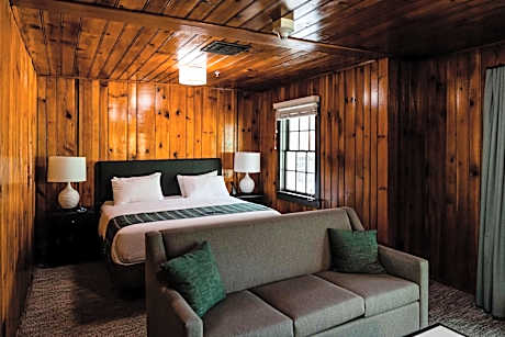 One-Bedroom King Suite with Balcony