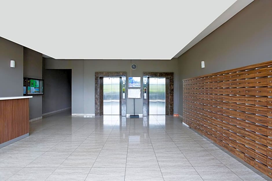 Vaccinated Staff - OYO 2582 Apartemen Serpong Green View