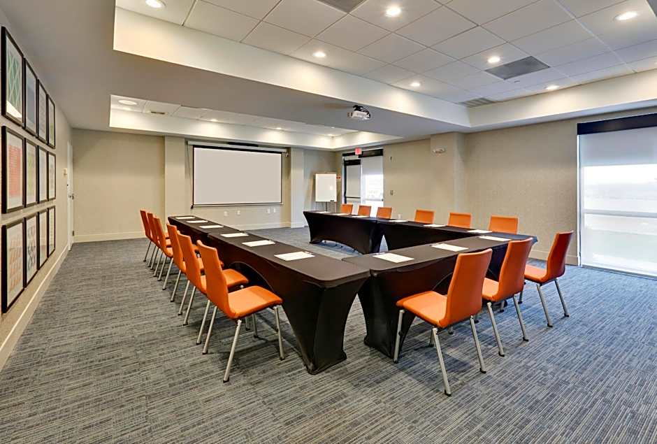 Holiday Inn Express Hotel & Suites - Irving Convention Center - Las Colinas By IHG