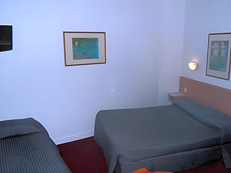 Triple - 1 Double Bed + 1 Single Bed