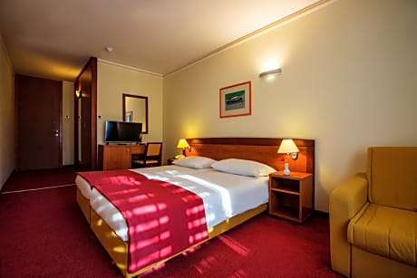 Twin Room with Balcony and Courtyard View (2 Adults + 2 Children )