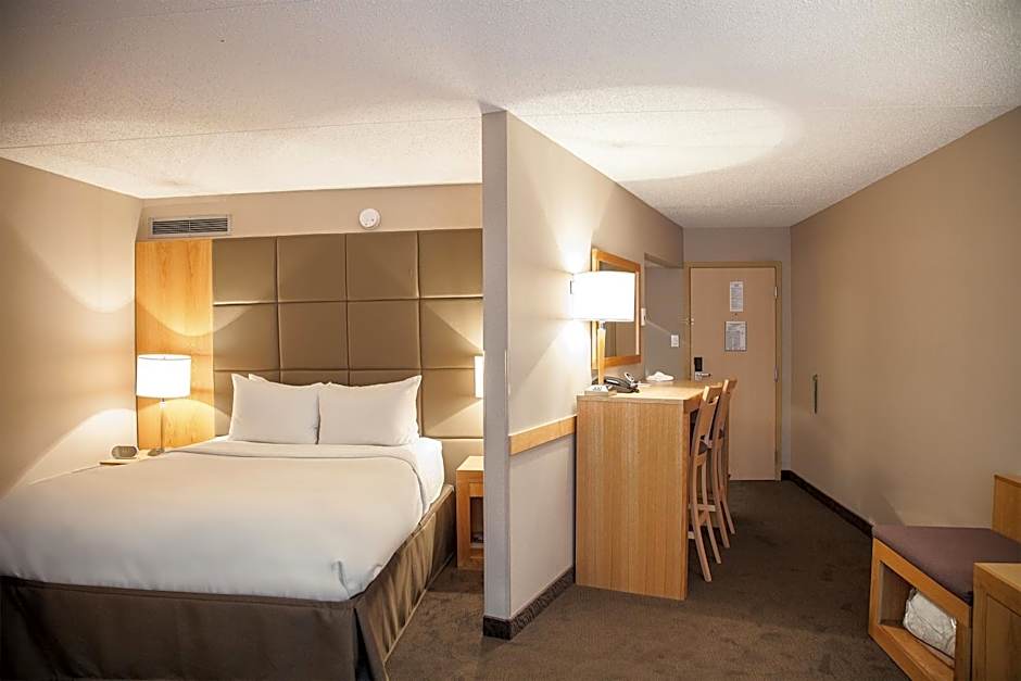 iHOTEL & Conference Centre Red Deer