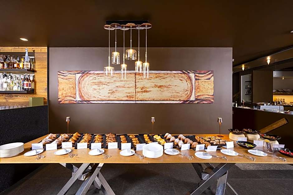 Montana Lodge & Spa, by R Collection Hotels