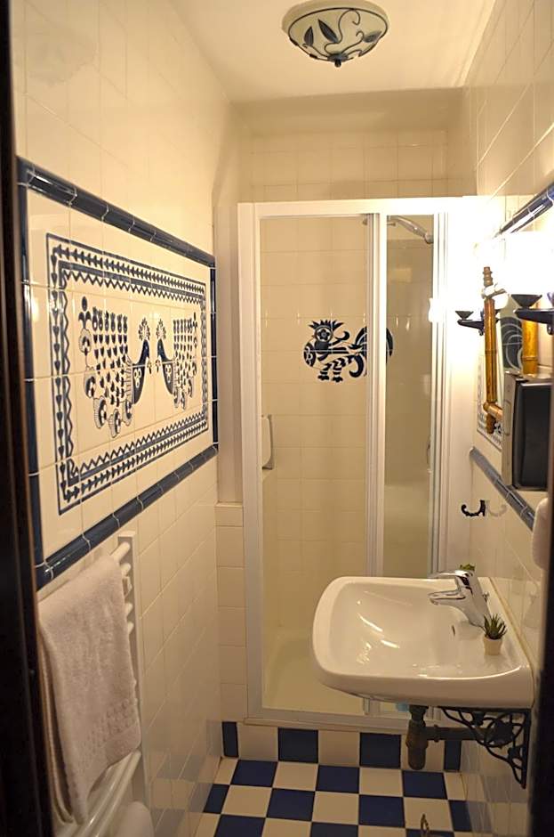 Photo 1 of 4 of Double Room