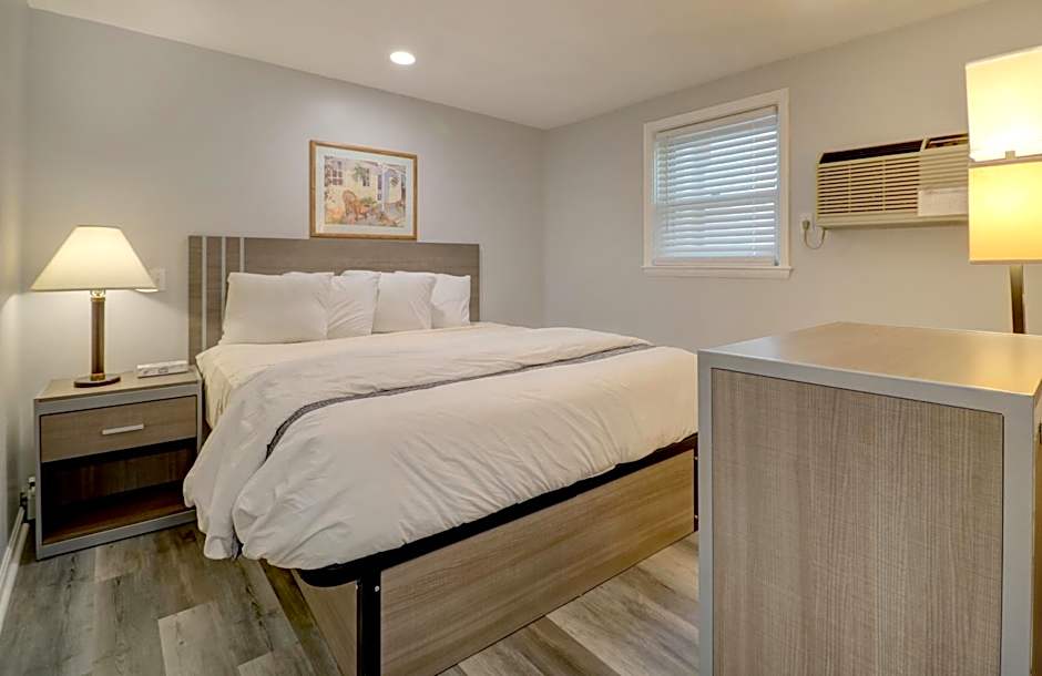 Hamilton Village Inn