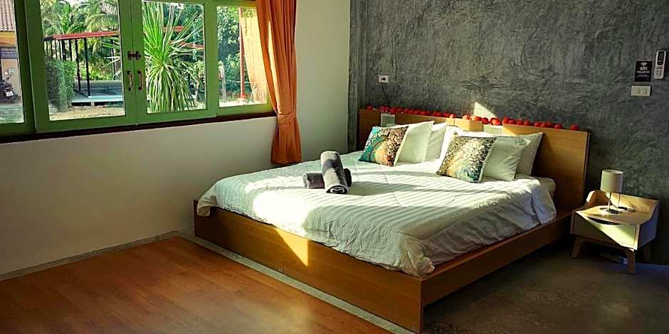 Tonmai Suites