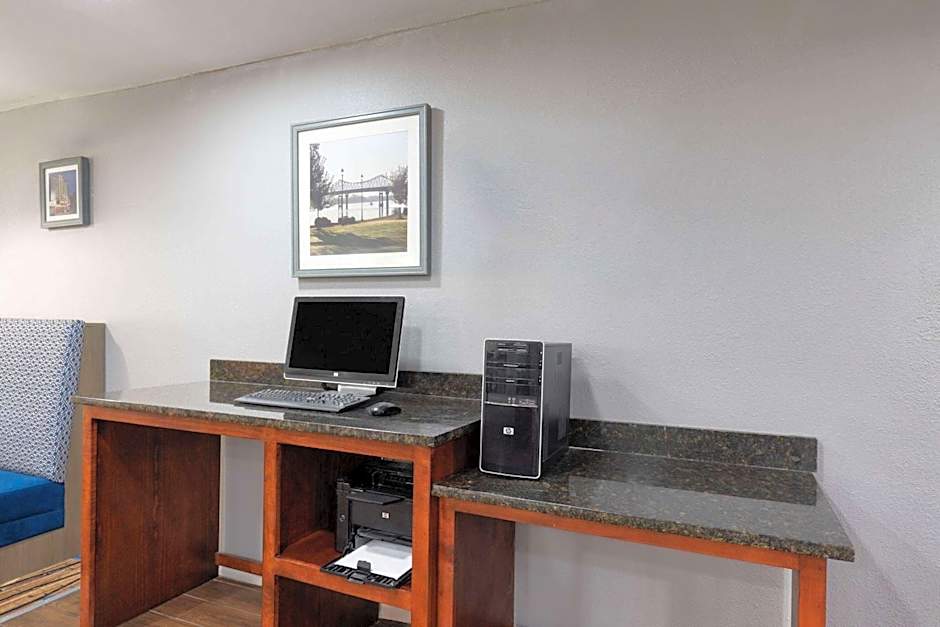 La Quinta Inn & Suites by Wyndham Decatur