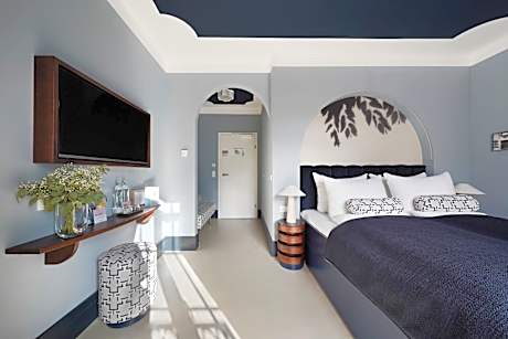 Medium Room