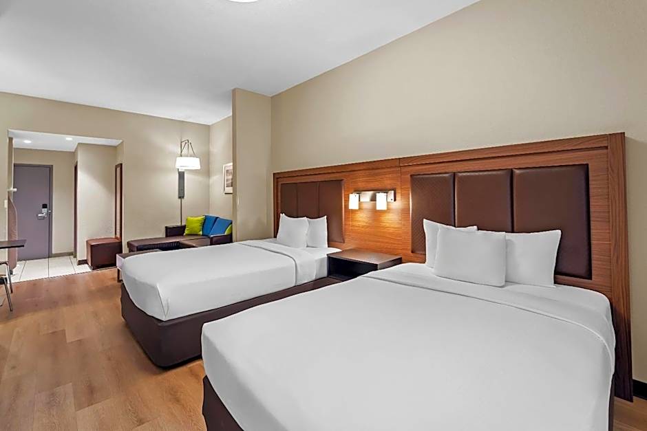 Days Inn & Suites by Wyndham Fort Myers Near JetBlue Park