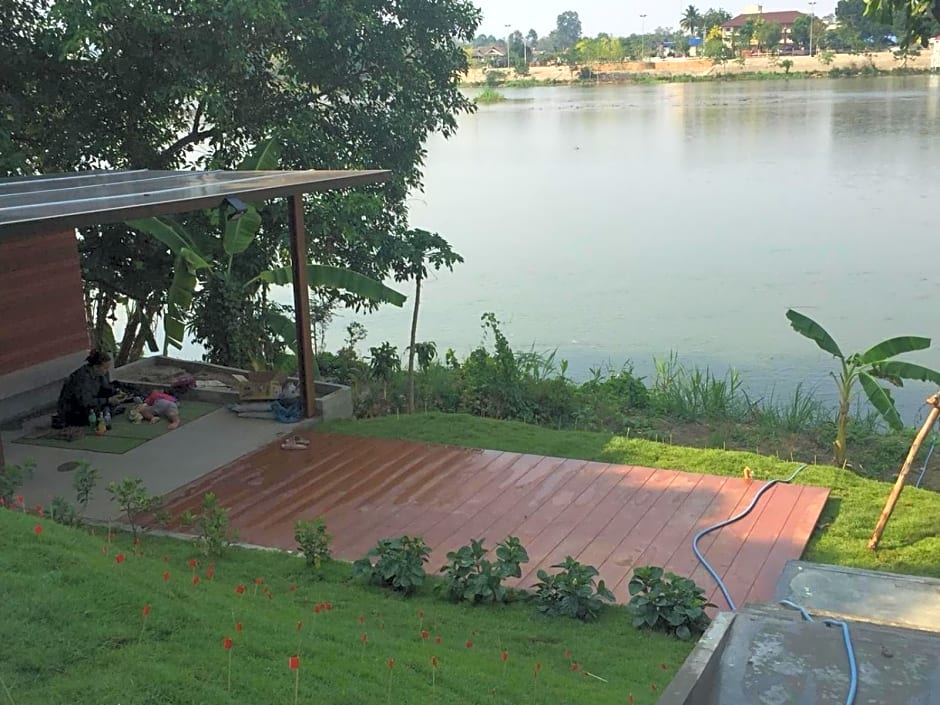 Home by the Bridge Hotel