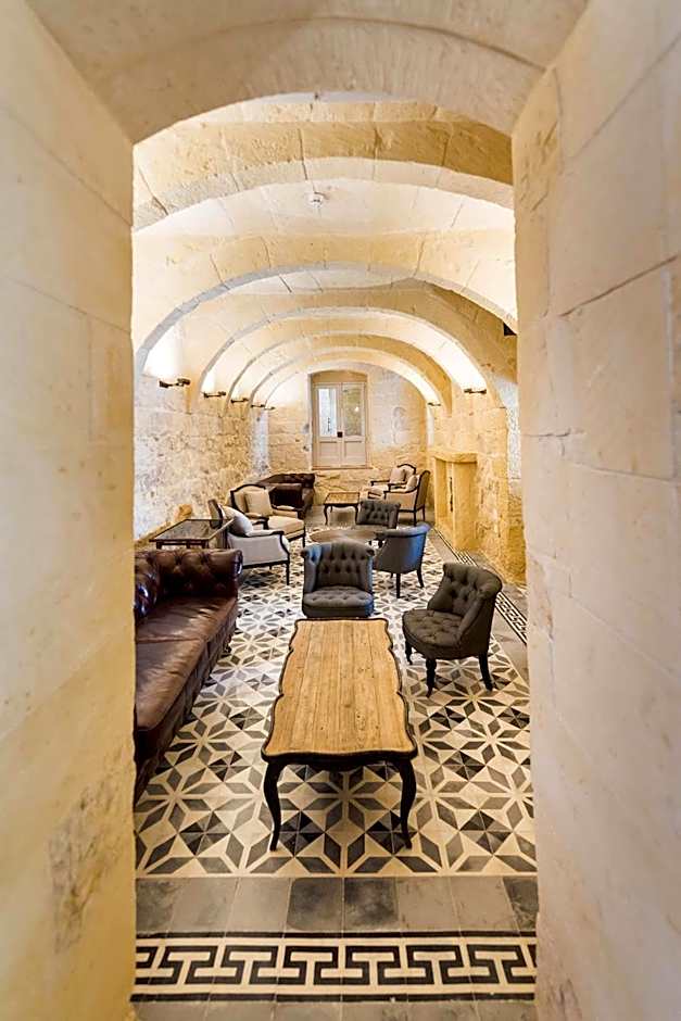 Cesca's Boutique Hotel