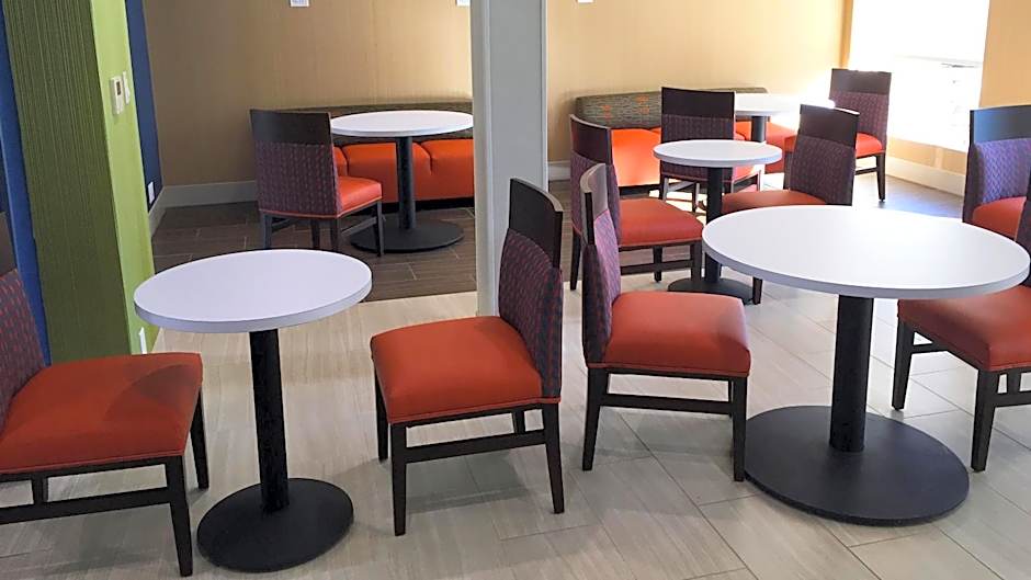 Comfort Inn & Suites Tigard near Washington Square